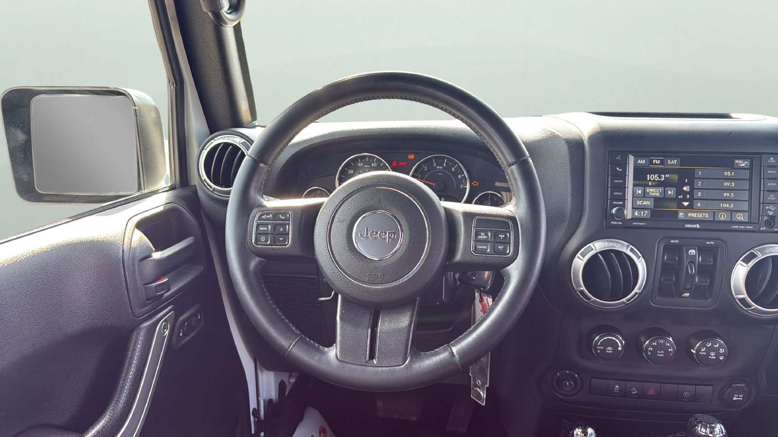 Used 2015 Jeep Wrangler Unlimited Sahara w/ Connectivity Group AWD/4WD image 35