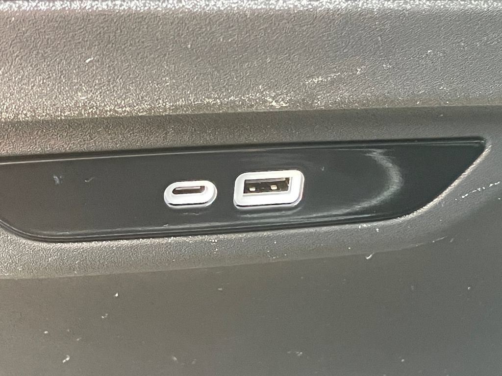 Used 2025 Chrysler Pacifica Limited FWD image 33