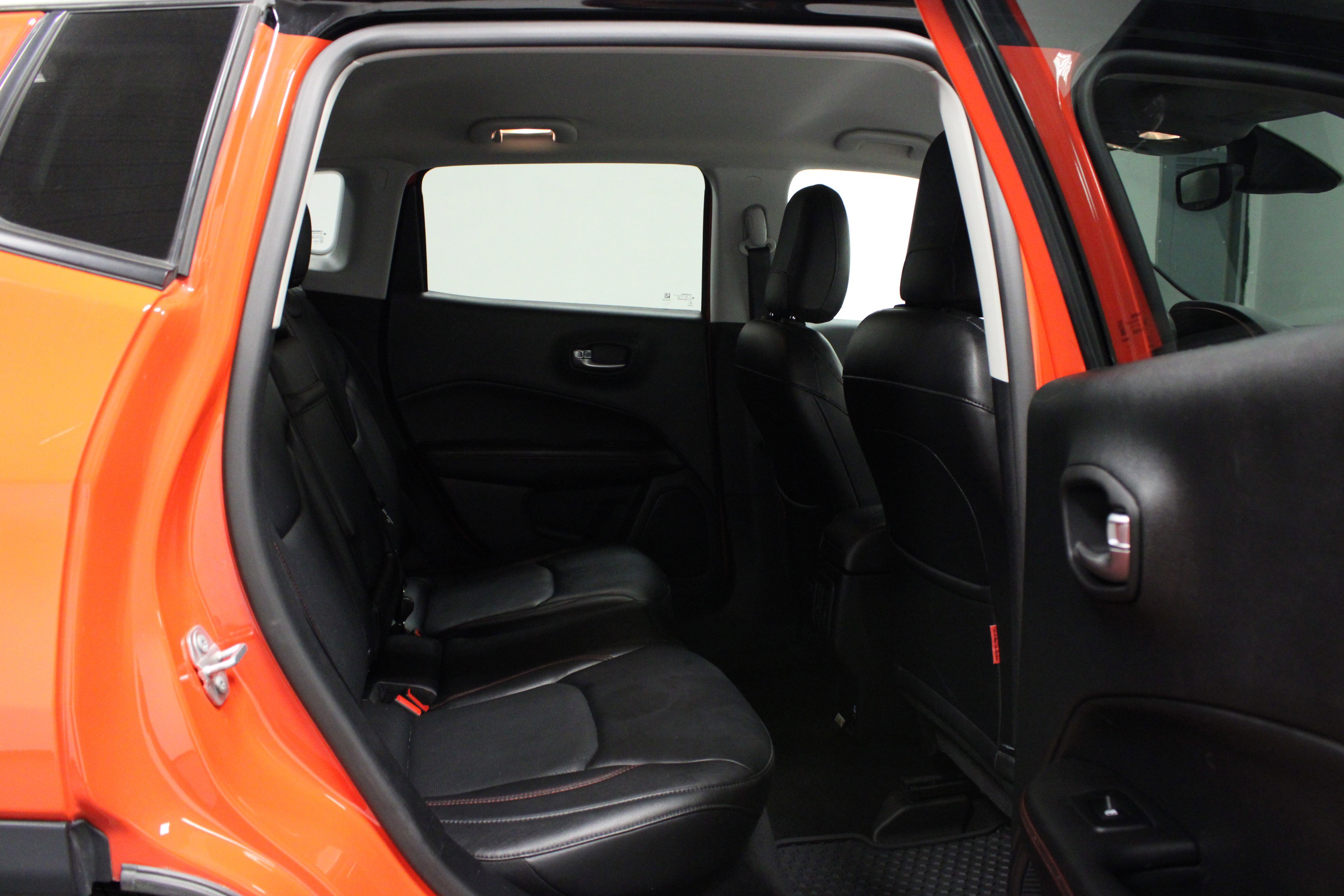 Used 2017 Jeep Compass Trailhawk w/ Leather Interior Group AWD/4WD image 15