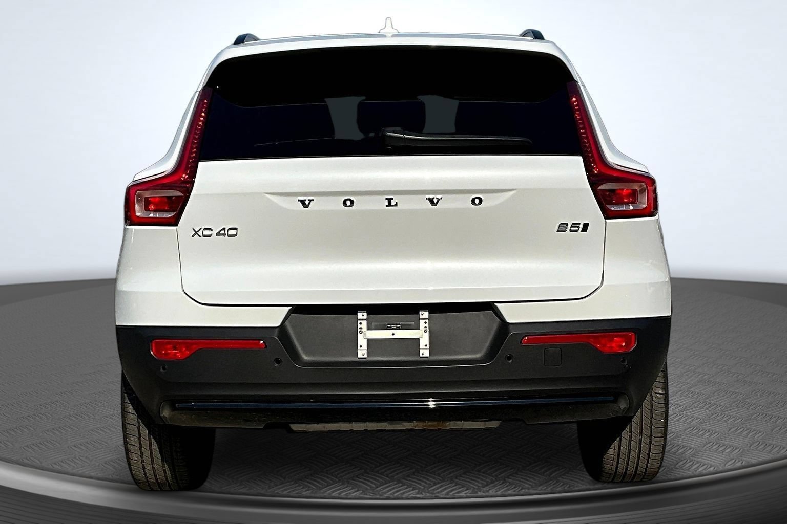 Used 2026 Volvo XC40 B5 Plus AWD/4WD image 6