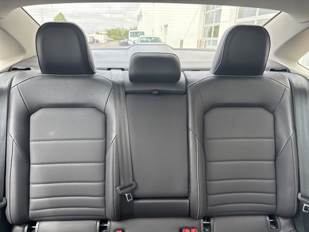 Used 2022 Volkswagen Jetta SE w/ Panoramic Sunroof Package FWD image 9