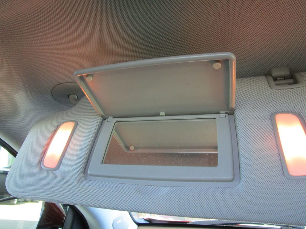 Used 2013 Cadillac SRX Luxury image 38