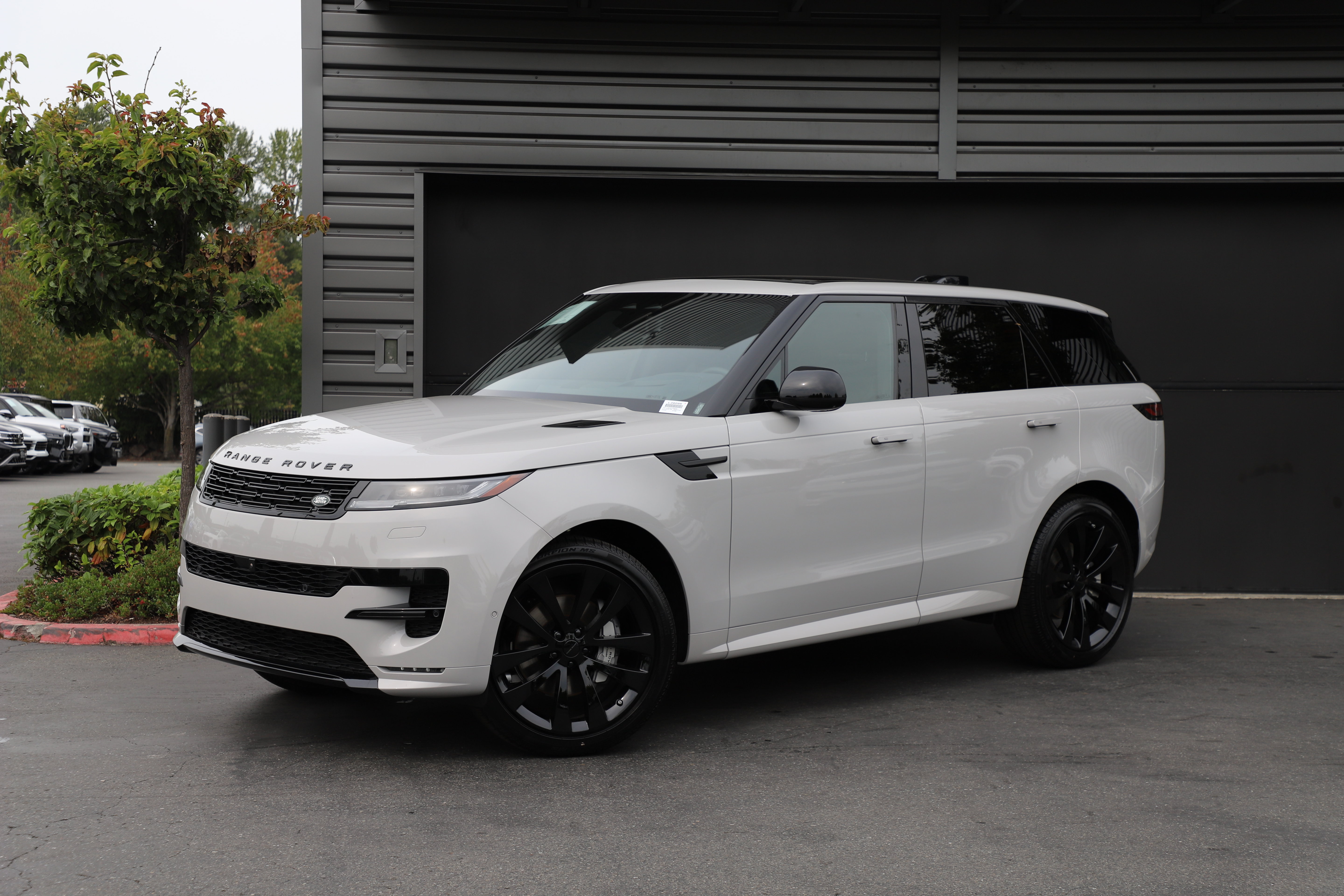 New 2026 Land Rover Range Rover Sport Dynamic SE AWD/4WD image 1