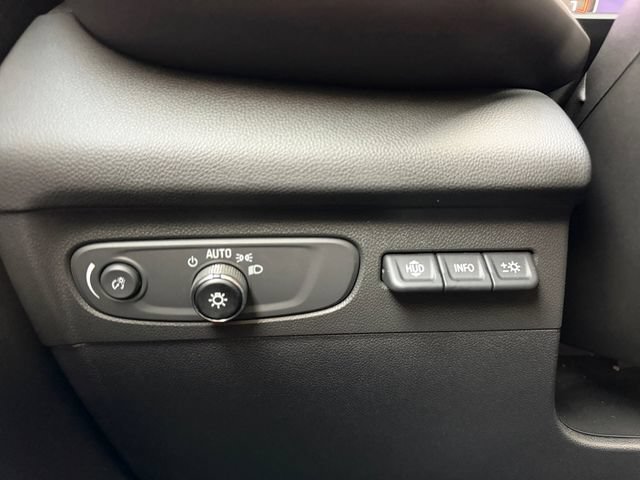 Used 2023 Buick Envision Avenir AWD/4WD image 31