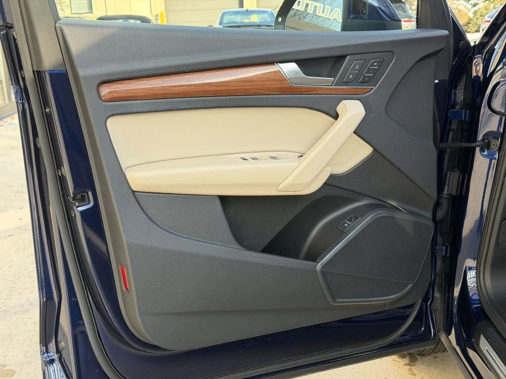 Used 2022 Audi Q5 2.0T Premium w/ Convenience Package image 14