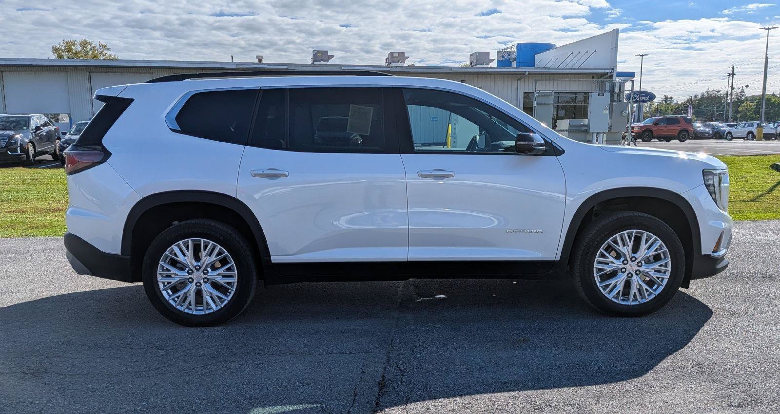 Used 2024 GMC Acadia Elevation w/ Luxury Package AWD/4WD image 6