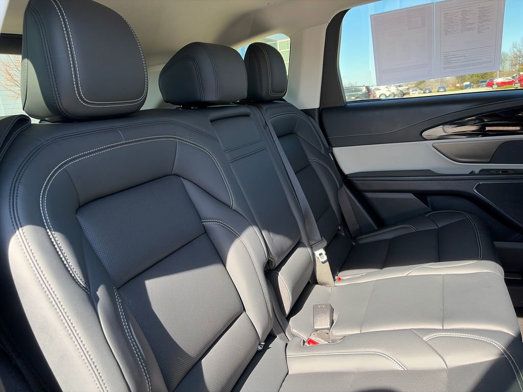 Used 2025 Lincoln Nautilus Premier w/ Equipment Group 102A image 39