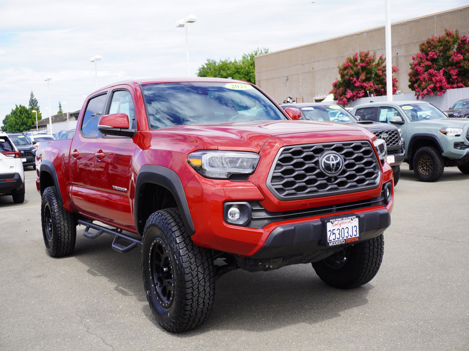 Used 2021 Toyota Tacoma TRD Off-Road w/ TRD Premium Off Road Package AWD/4WD image 1
