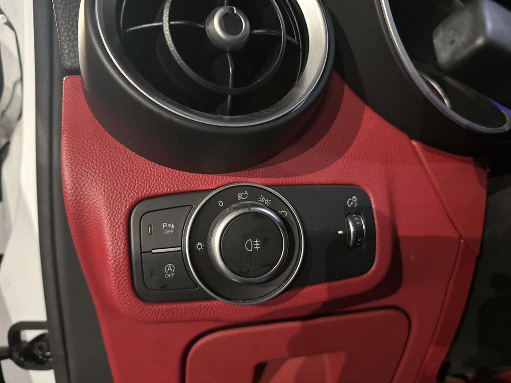 Used 2020 Alfa Romeo Stelvio Base image 12