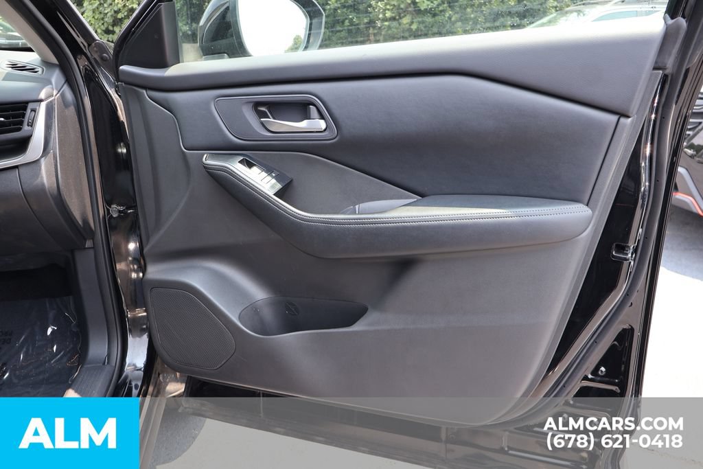 Used 2024 Nissan Rogue SV FWD image 28
