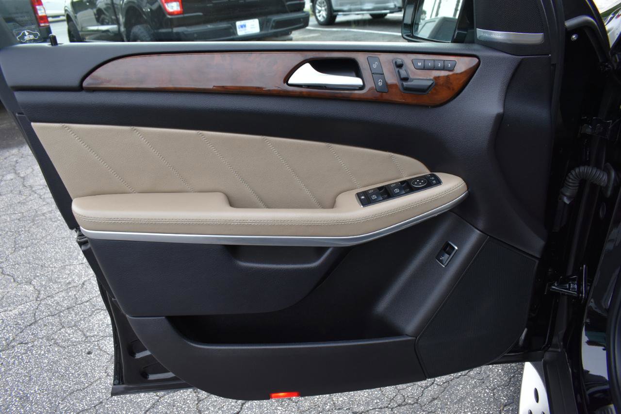 Used 2016 Mercedes-Benz GL 550 4MATIC image 39