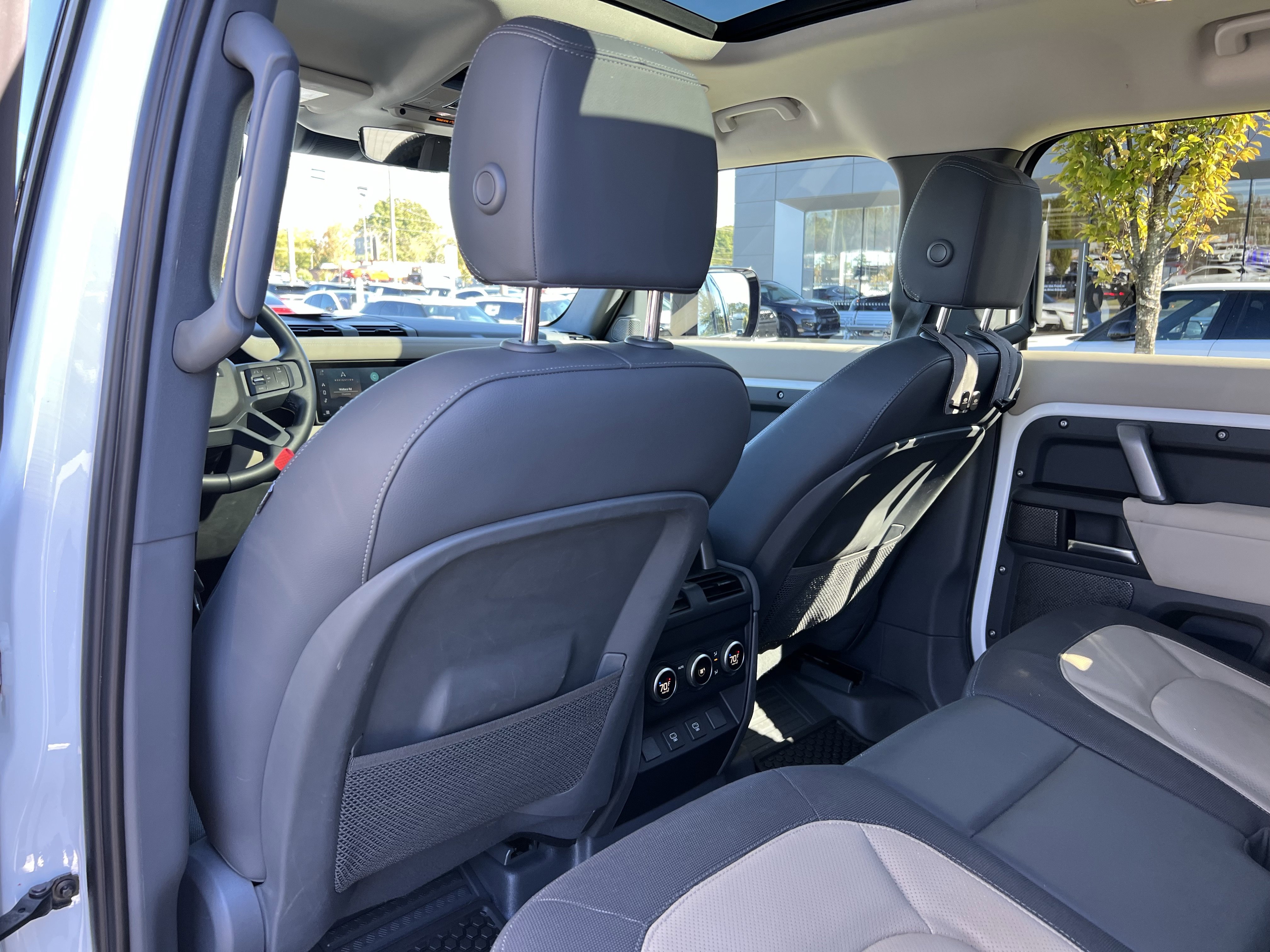 Used 2023 Land Rover Defender 110 X-Dynamic SE image 29