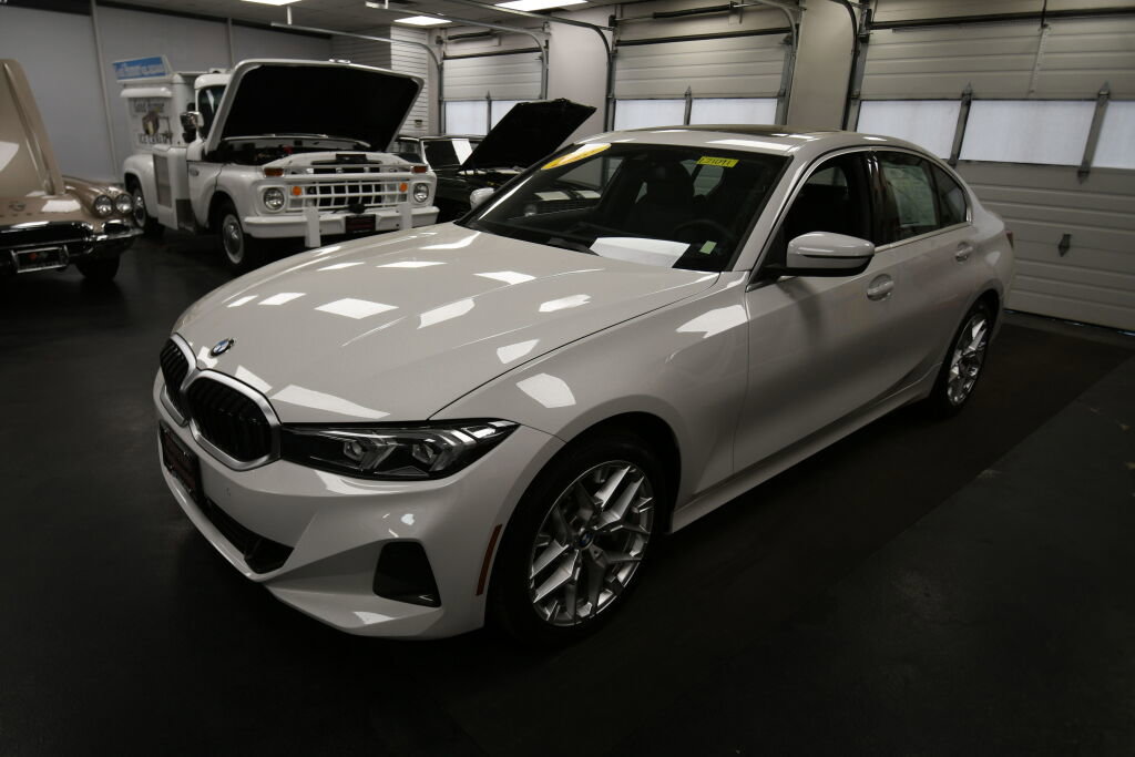 Used 2025 BMW 330i xDrive Sedan image 3