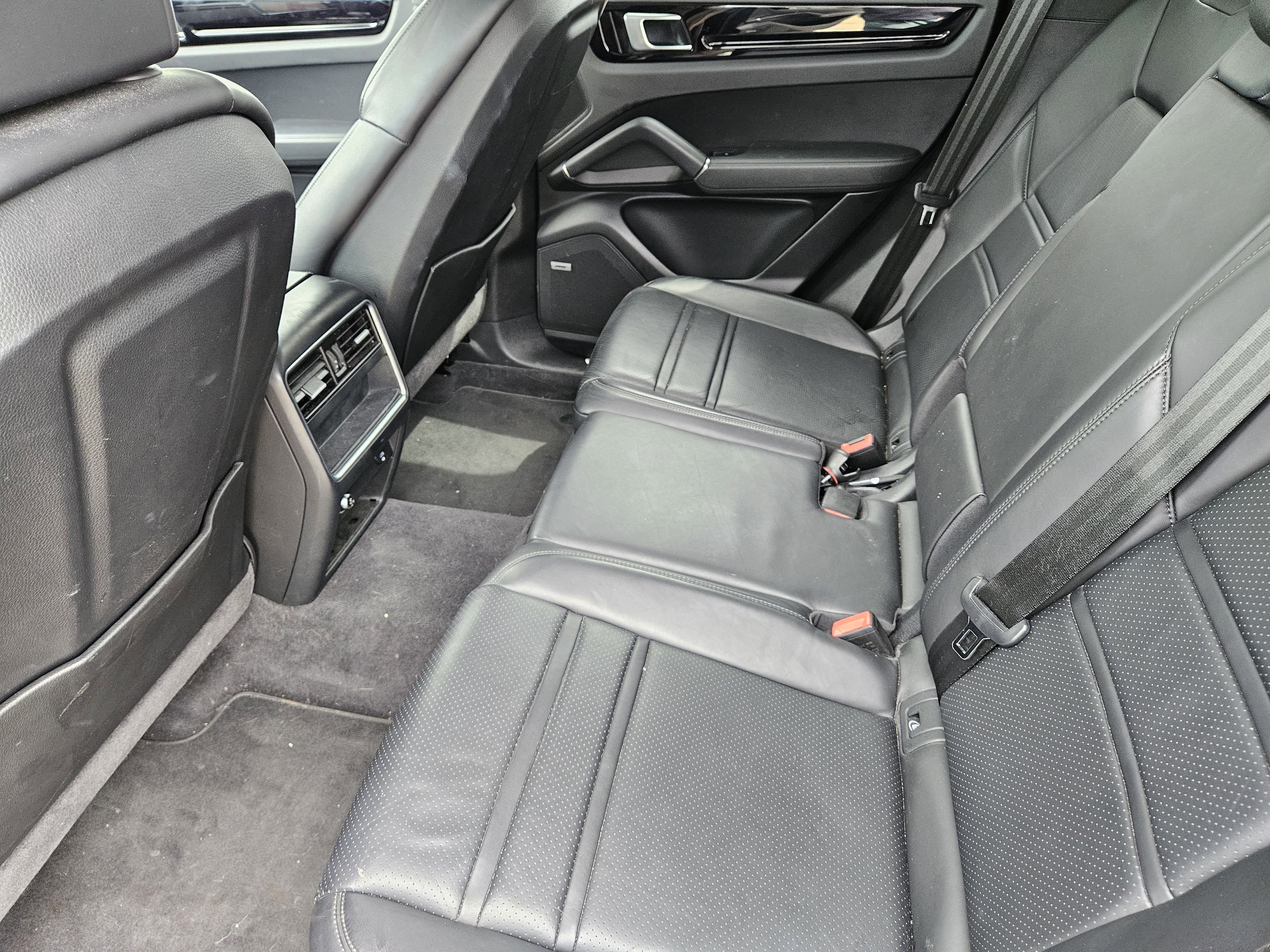 Used 2020 Porsche Cayenne image 38