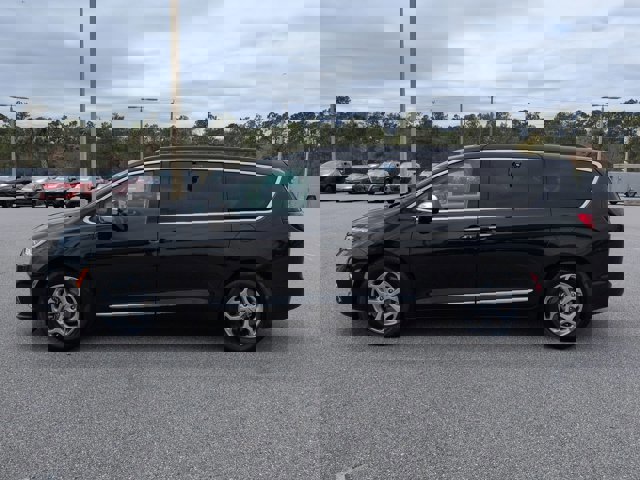 Used 2022 Chrysler Pacifica Limited image 8