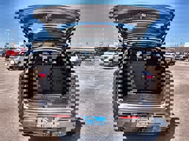 Used 2025 Nissan Pathfinder Platinum w/ Black Appearance Package image 37