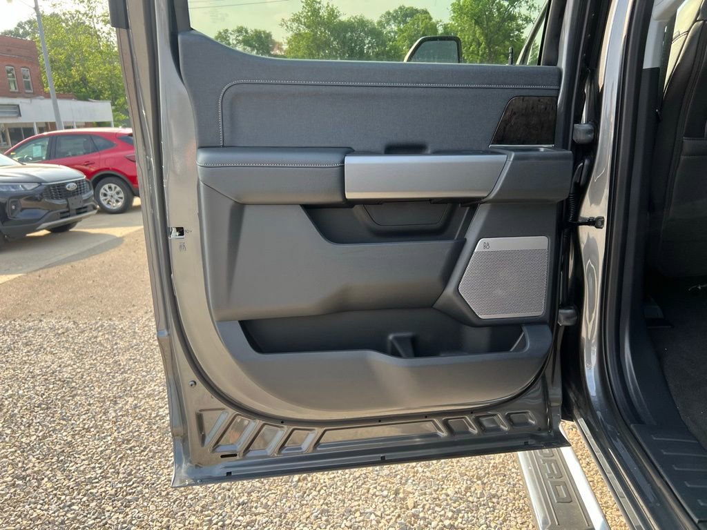 New 2025 Ford F250 Lariat image 15