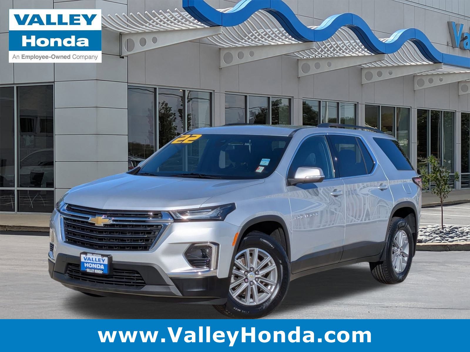 Used 2022 Chevrolet Traverse LT