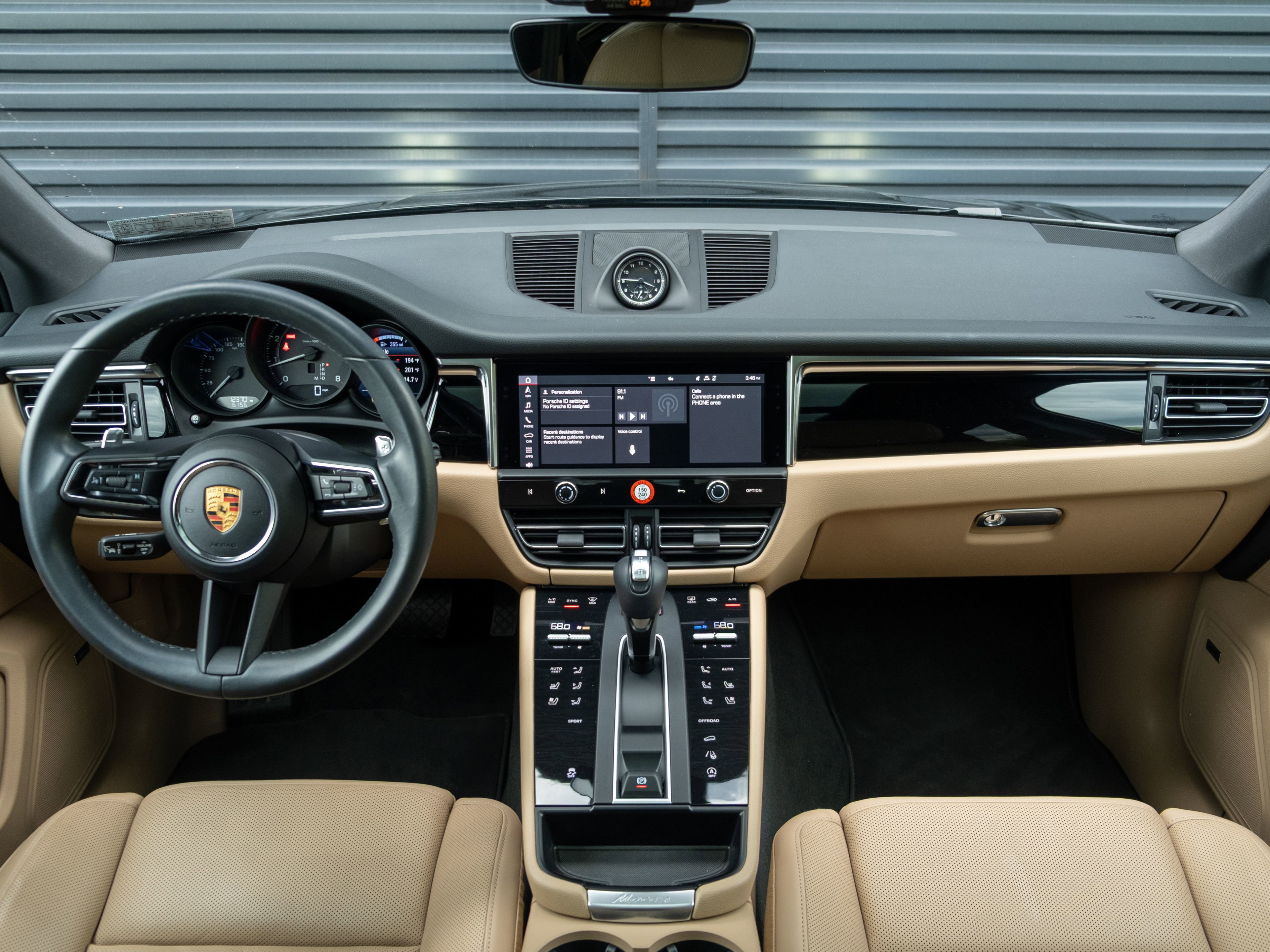 Certified 2023 Porsche Macan AWD/4WD image 6