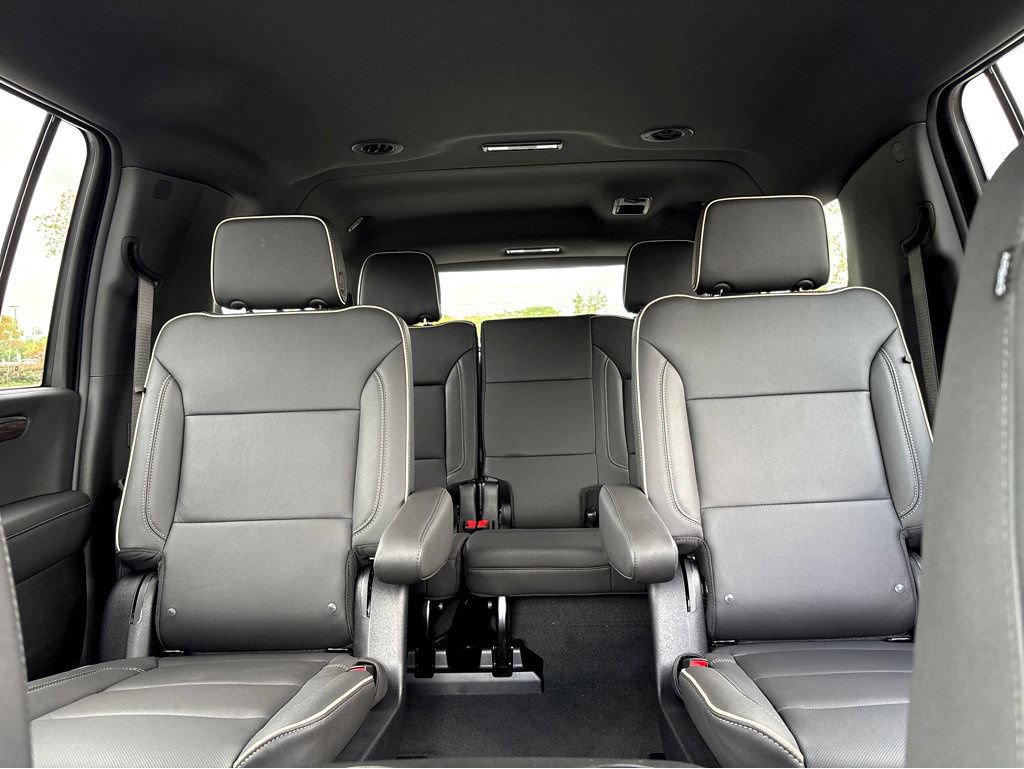 New 2025 Chevrolet Suburban Premier RWD image 6