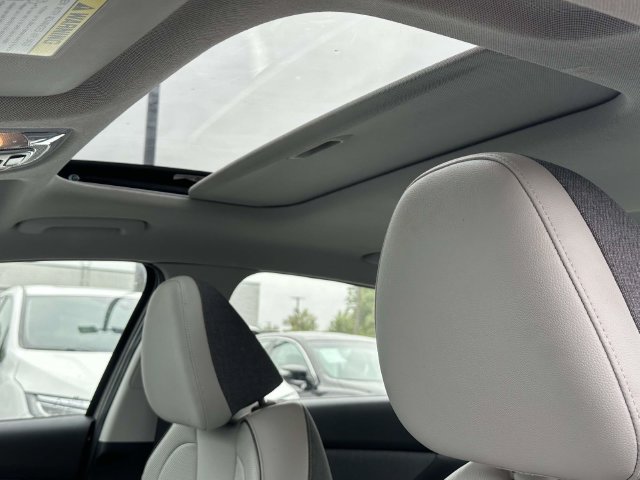 Used 2021 Hyundai Elantra Limited FWD image 16