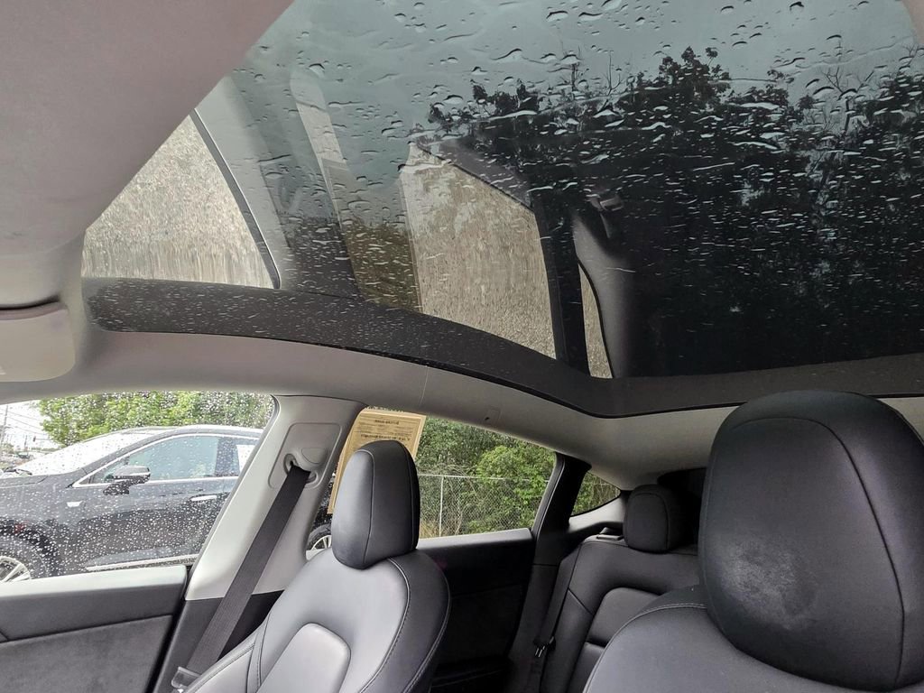 Used 2022 Tesla Model Y Performance image 18