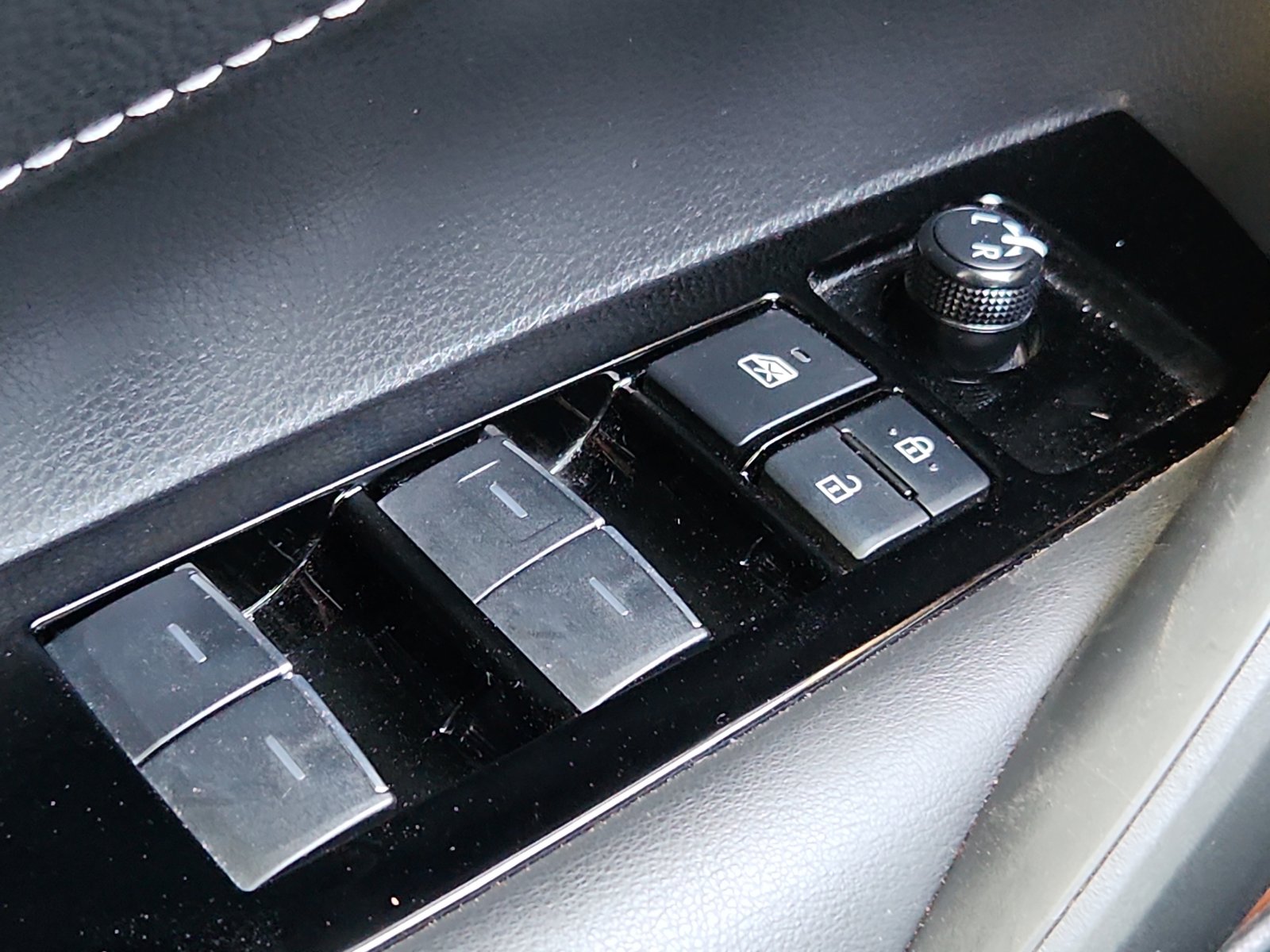 Used 2022 Toyota Corolla SE w/ Carpet Mat Package (TMS) image 18