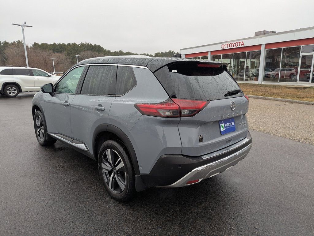 Used 2023 Nissan Rogue Platinum image 3