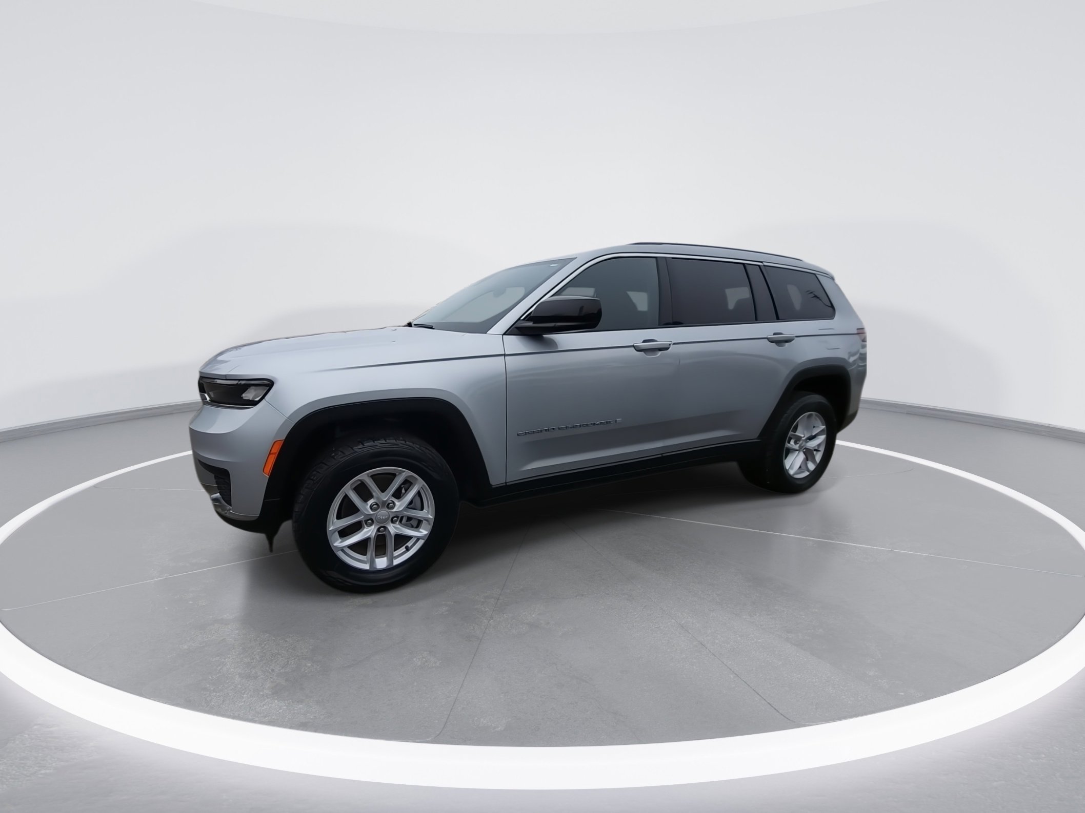 Certified 2023 Jeep Grand Cherokee L Laredo image 4