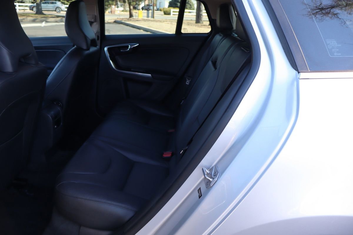 Used 2015 Volvo V60 T5 Platinum image 20