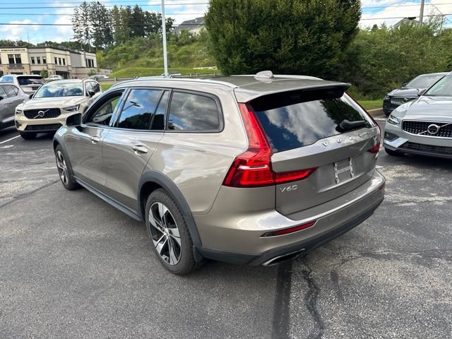Used 2020 Volvo V60 T5 Cross Country AWD/4WD image 3