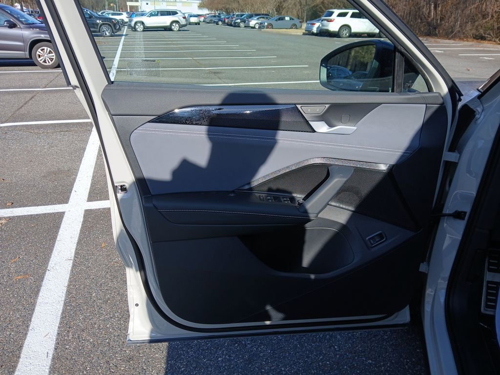 New 2026 Volkswagen Tiguan SE R-Line image 10