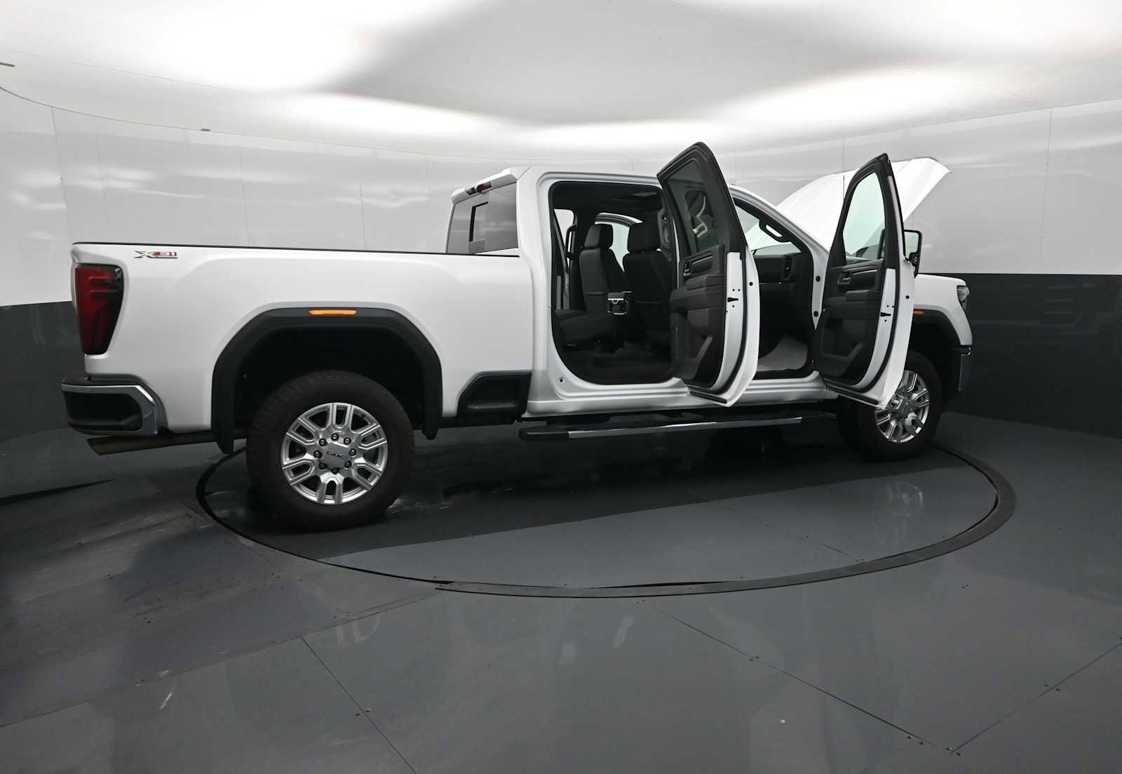 Used 2024 GMC Sierra 2500 SLT w/ SLT Premium Package image 33