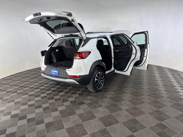 Used 2025 Chevrolet TrailBlazer LT AWD/4WD image 17