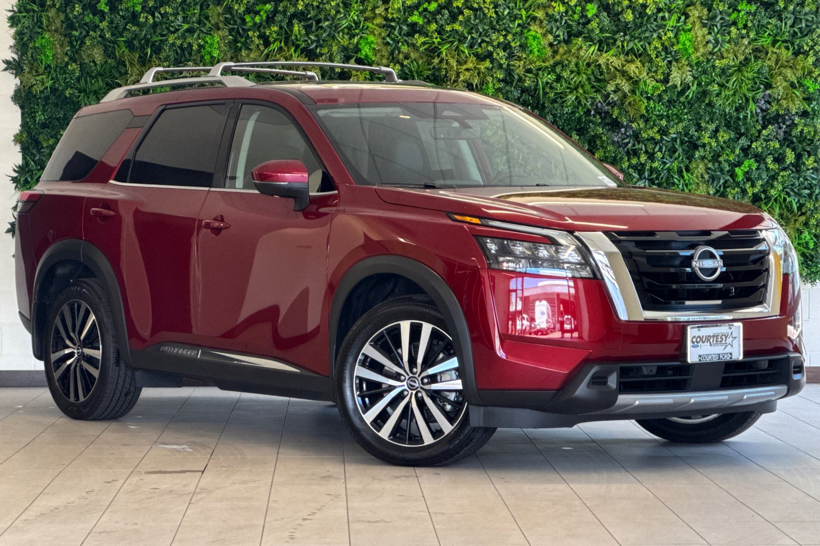 Used 2025 Nissan Pathfinder Platinum w/ Cargo Package