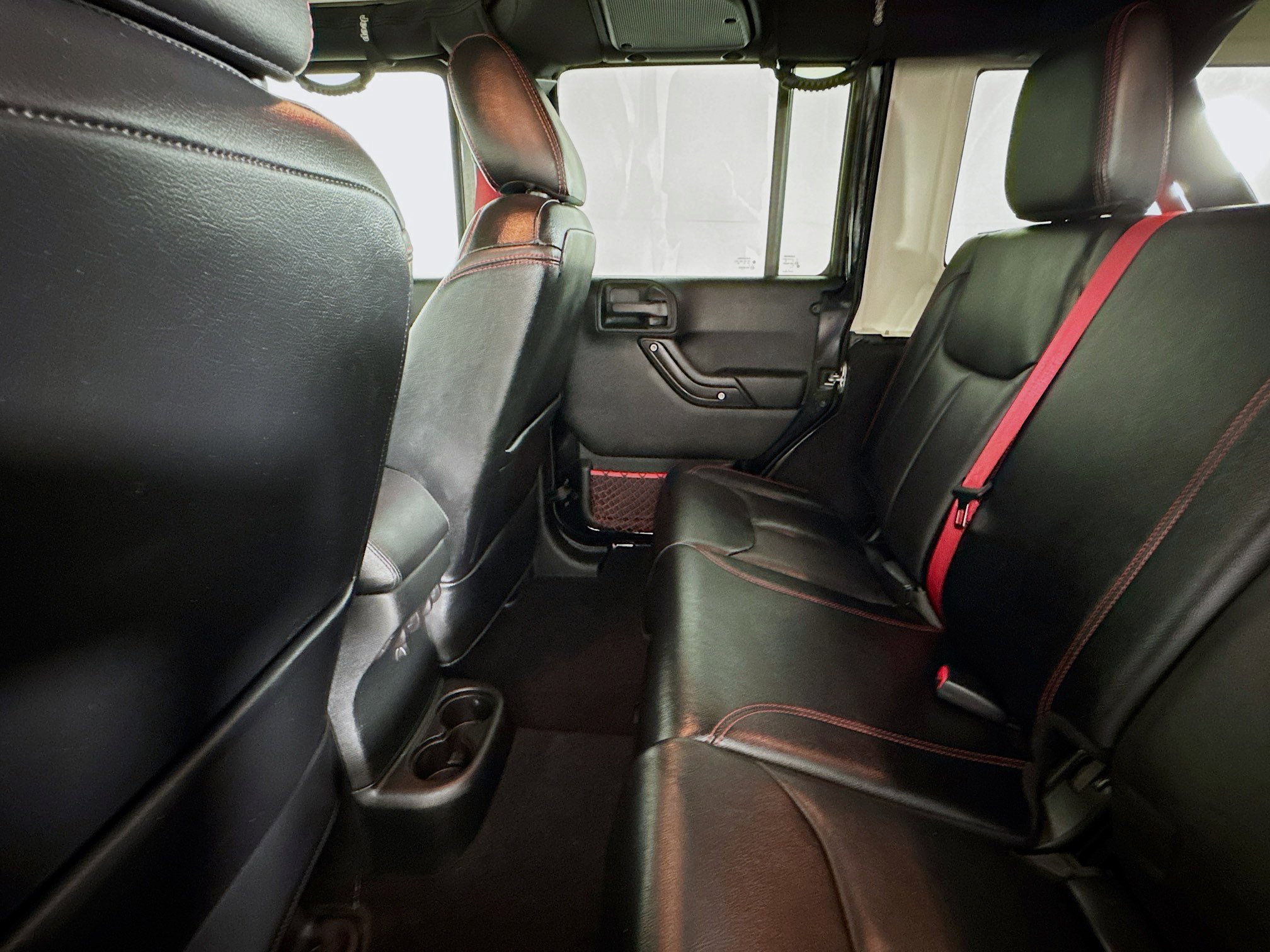 Used 2018 Jeep Wrangler Unlimited Rubicon w/ Connectivity Group image 22