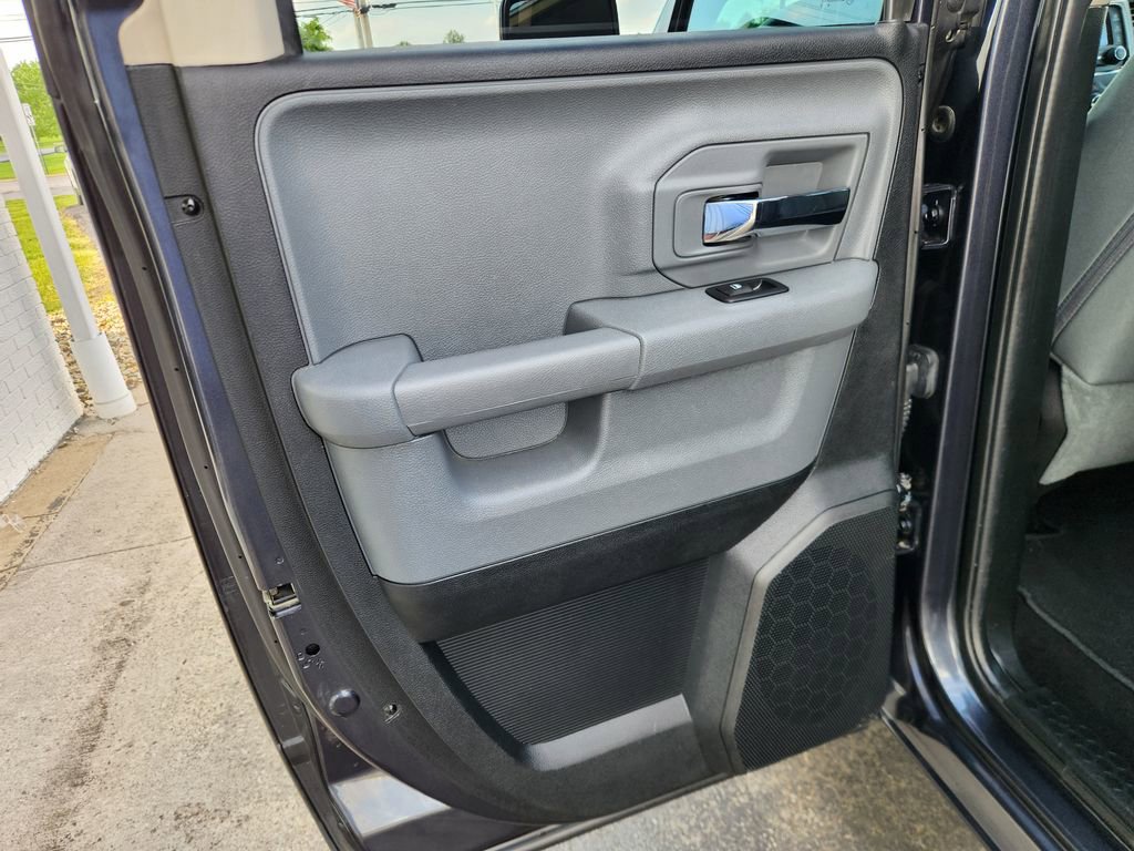 Used 2017 RAM 1500 Classic SLT AWD/4WD image 16