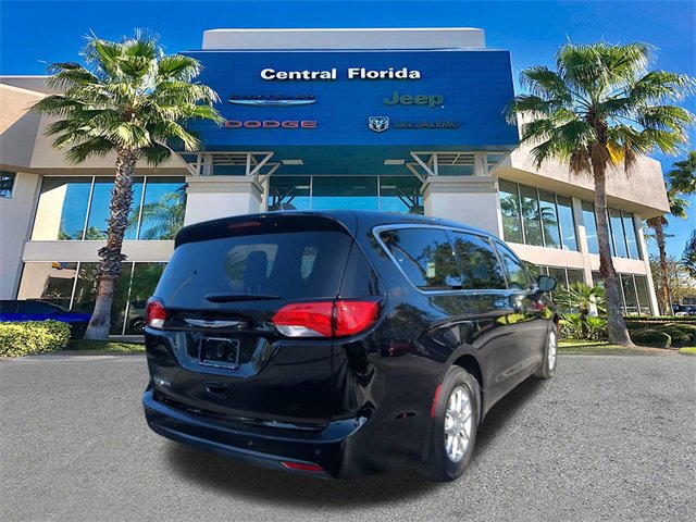 New 2026 Chrysler Voyager LX image 5