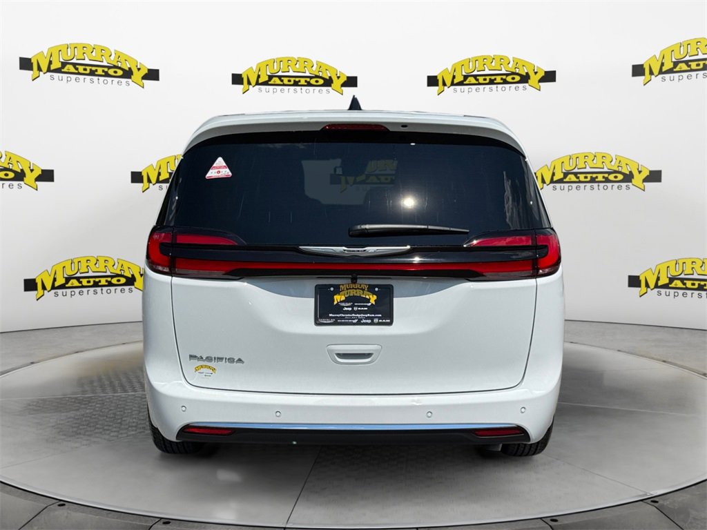 New 2026 Chrysler Pacifica Select image 4
