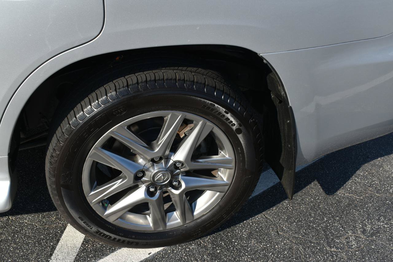 Used 2013 Lexus LX 570 4WD w/ Luxury Pkg image 32