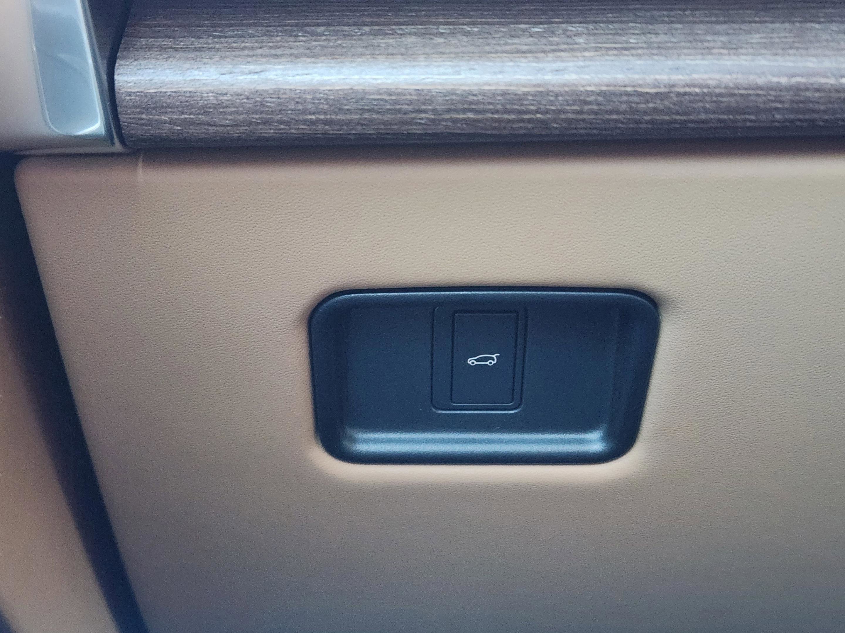 New 2026 Land Rover Range Rover Long Wheelbase Autobiography image 16