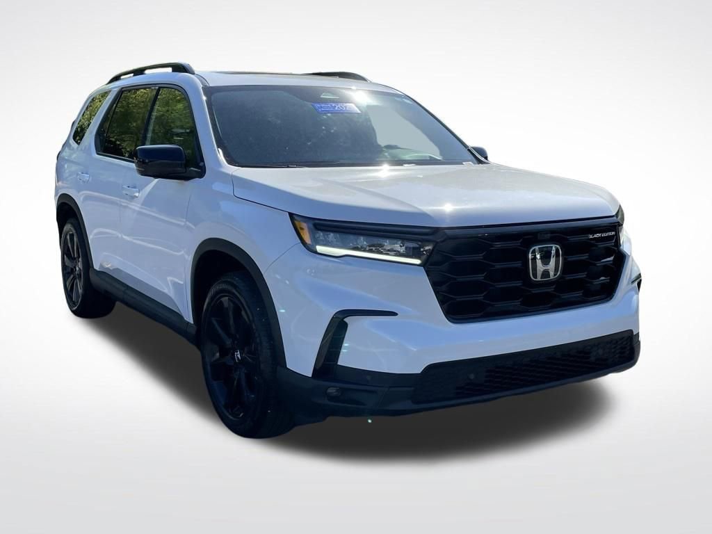 Certified 2025 Honda Pilot Black Edition image 8