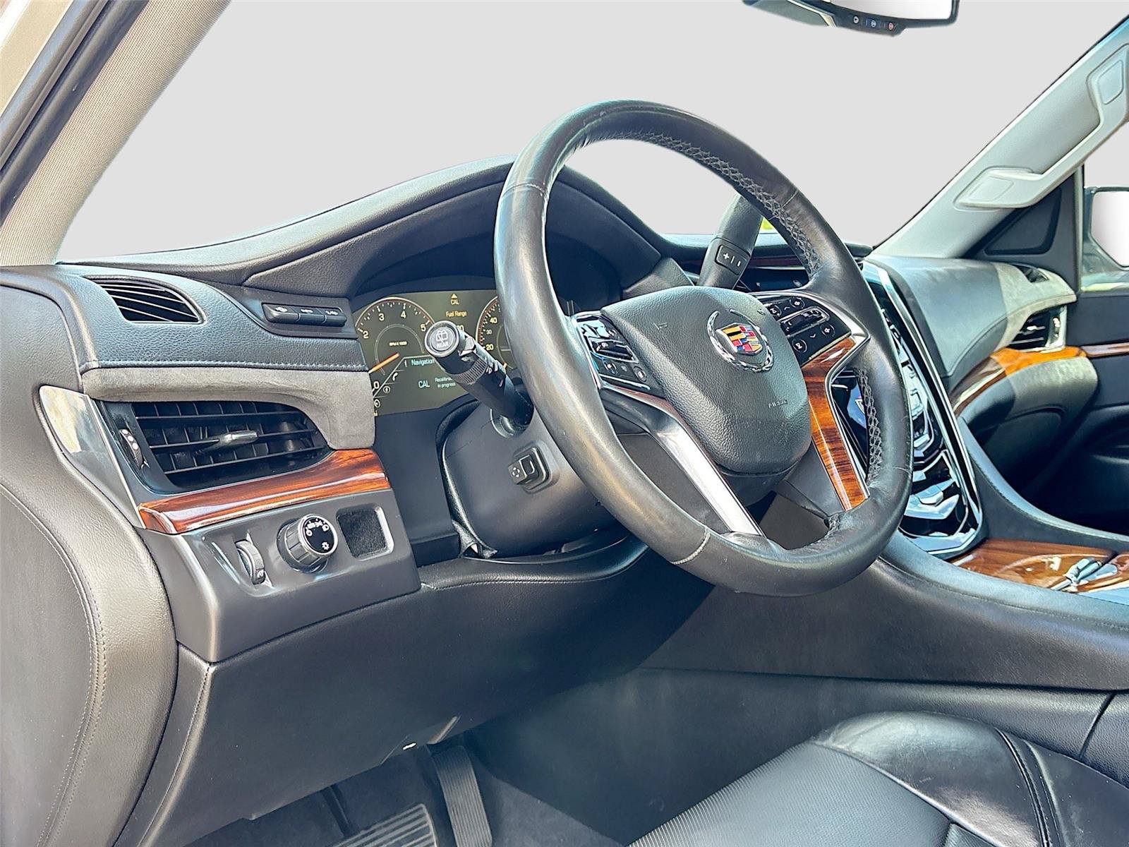 Used 2015 Cadillac Escalade ESV Luxury RWD image 9