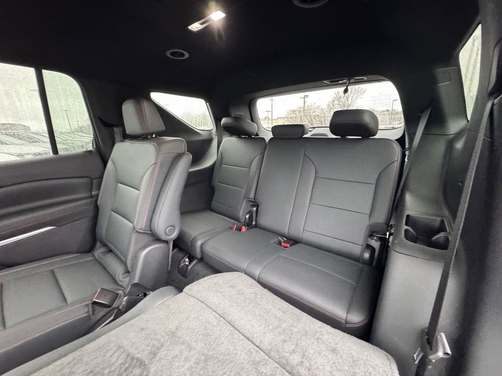 Used 2024 Chevrolet Traverse Z71 image 12