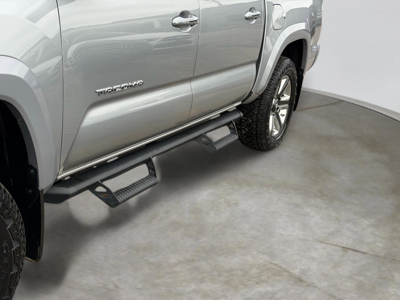 Used 2017 Toyota Tacoma Limited w/ Tow Package image 17