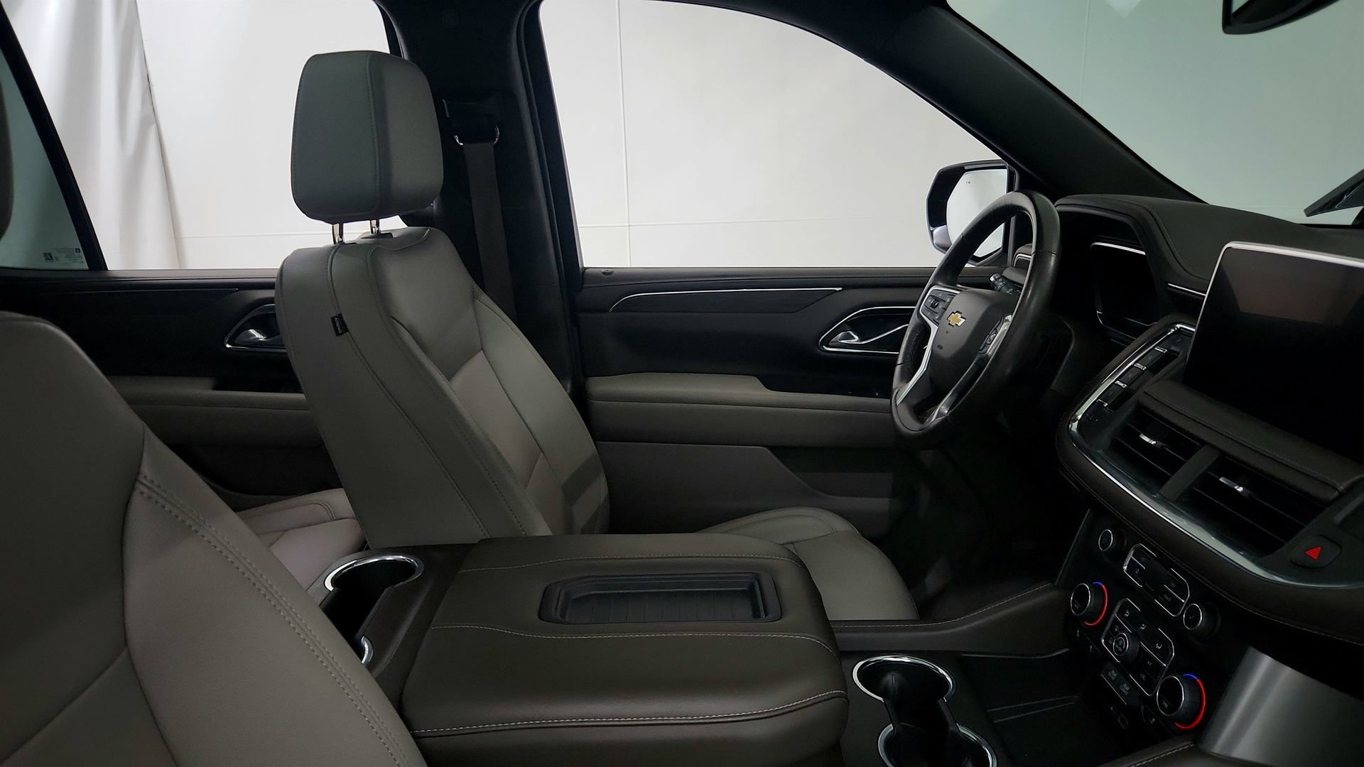 Used 2023 Chevrolet Tahoe LT w/ Luxury Package AWD/4WD image 30