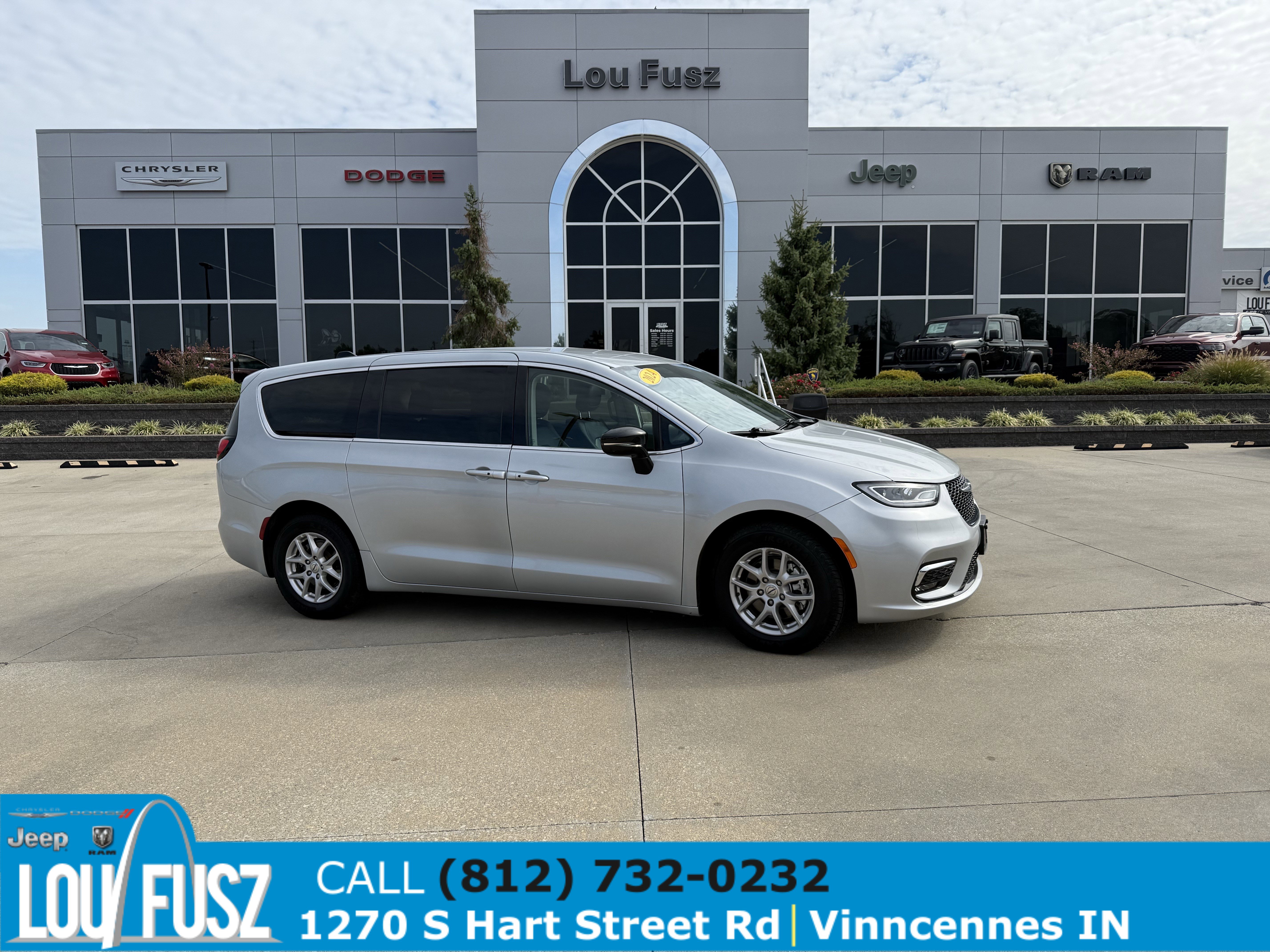 Used 2024 Chrysler Pacifica Touring-L