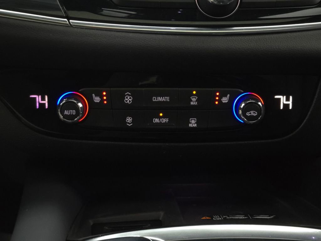 Used 2024 Buick Enclave Essence image 37