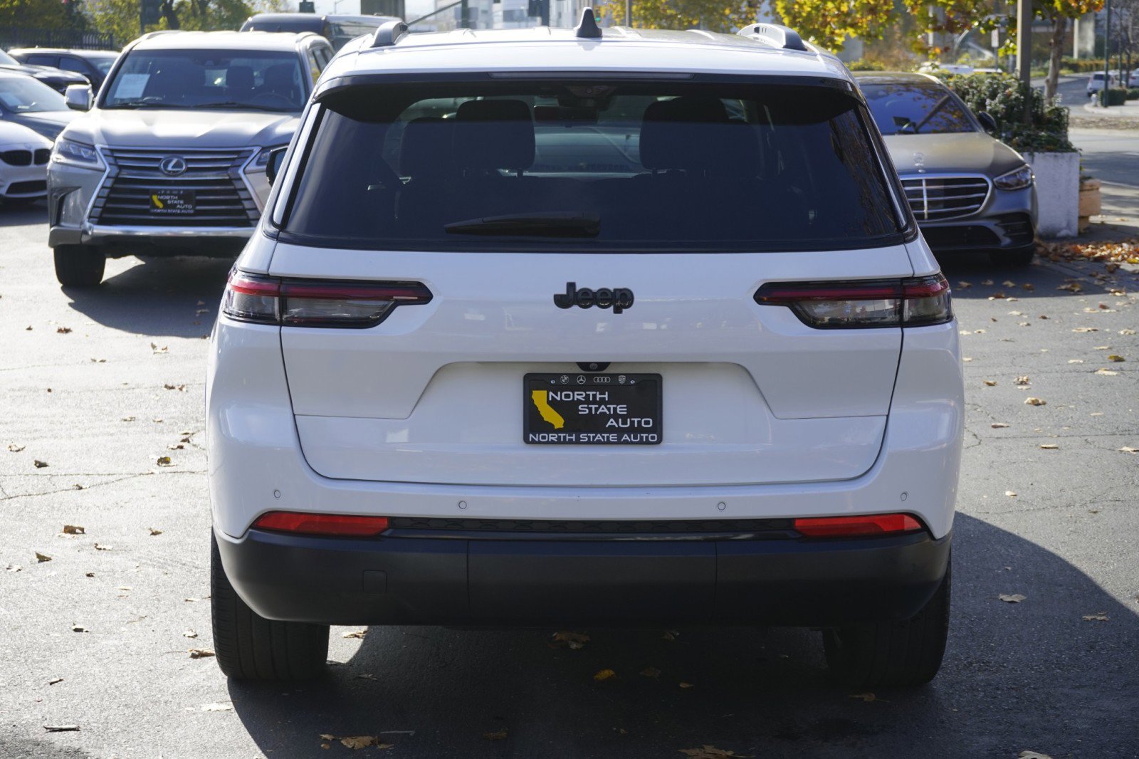 Used 2023 Jeep Grand Cherokee L Limited w/ Luxury Tech Group II image 9