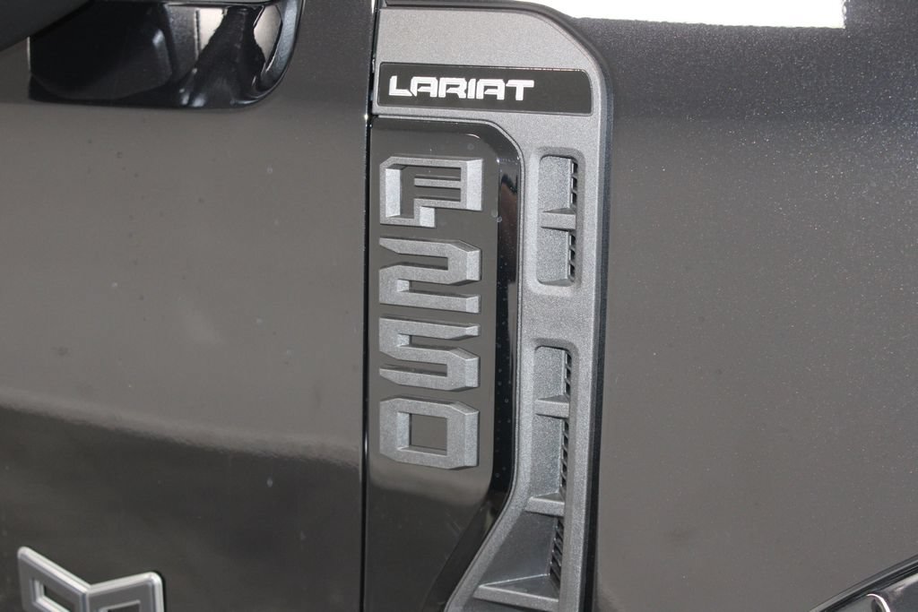New 2026 Ford F250 Lariat w/ Black Appearance Package AWD/4WD image 11
